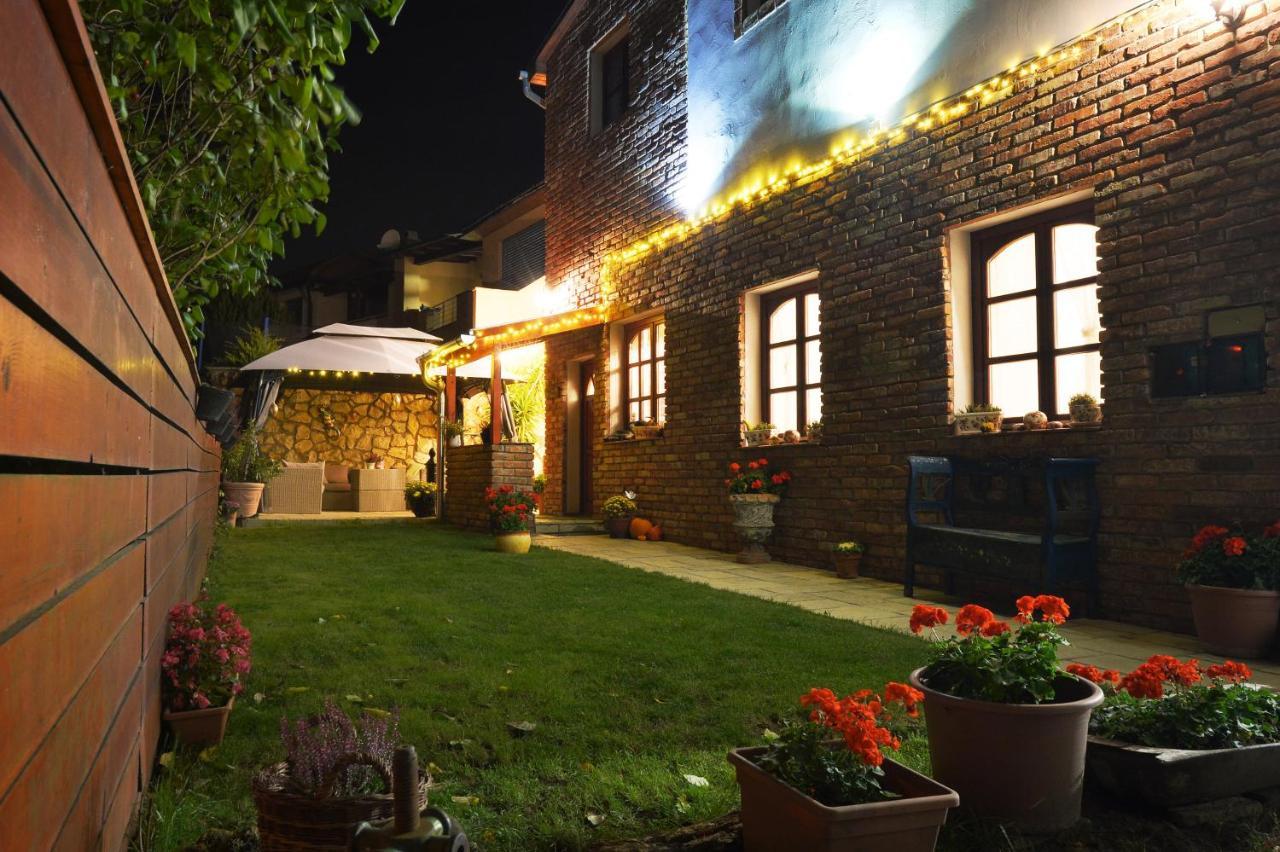 Janicsar Garden Apartman Eger Exterior photo